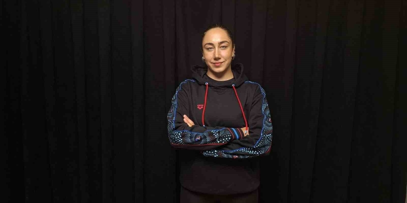 39 km mesafeyi 14 saatte yüzerek Türkiye birincisi oldu