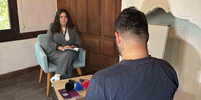 Alkol bağımlılığını yendi, şimdi diğer gençlere umut oluyor