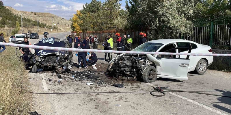 Sivas’ta iki otomobil çarpıştı: 1 ölü, 1 yaralı