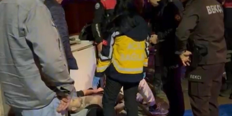 İzmir’de parkta kanlı tartışma: 5 yerinden bıçaklandı