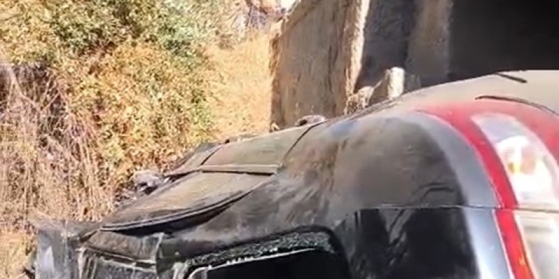 Yüksekova’da kontrolden çıkan otomobil dereye uçtu: 4 yaralı