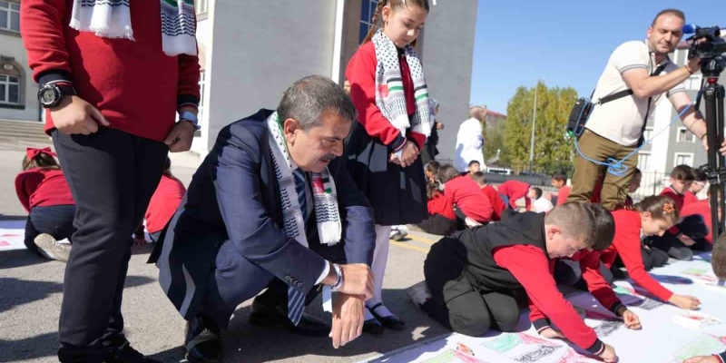 Bakan Tekin: "Bu dünyayı hepimiz için yaşanabilir kılacak bireyler yetiştirmemiz lazım"