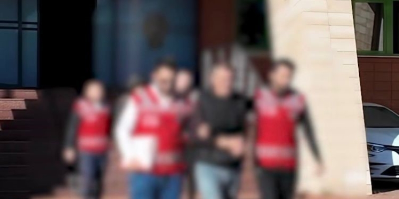 Isparta’da kendilerini kamu görevlisi gibi tanıtıp 45 bin dolarlık vurgun yapan şüpheliler tutuklandı