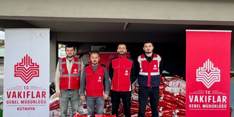 Kütahya Vakıflar Bölge Müdürlüğü’nden sahipsiz hayvanlara mama desteği