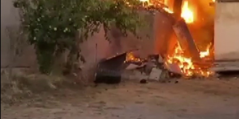 Sivas’ta korkutan yangın: 2 ev, 1 ahır ve samanlık zarar gördü