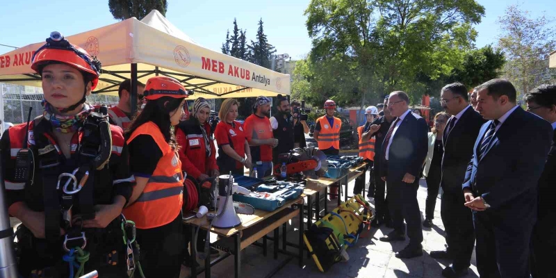 Antalya’da deprem tahliye tatbikatı gerçekleştirildi