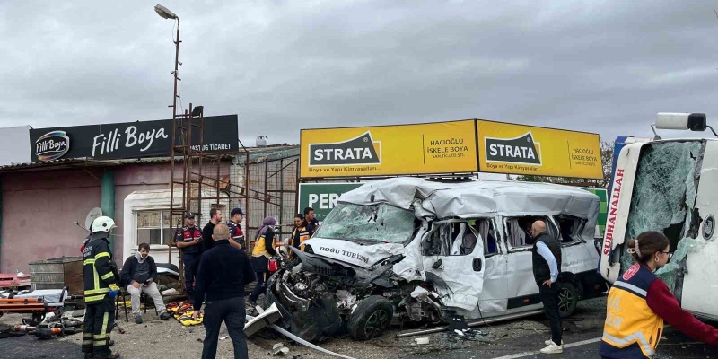 Tekirdağ’da işçi servisi ile kamyon çarpıştı: Çok sayıda yaralı