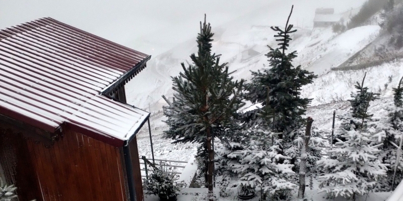 Bayburt’un yüksek kesimlerine kar yağdı