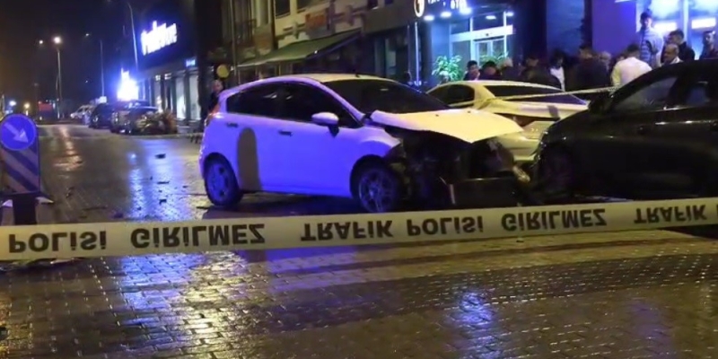 Kütahya’da otomobiller çarpıştı: 3 yaralı