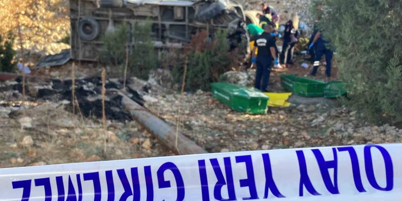 İşçilerin hayatını kaybettiği minibüsün şoförü ehliyetsiz çıktı: 4 ölü, 14 yaralı