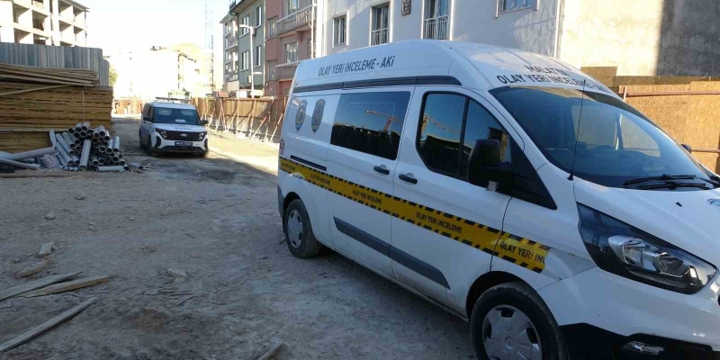 İnşaatta asansör boşluğuna düşen işçi yaralandı