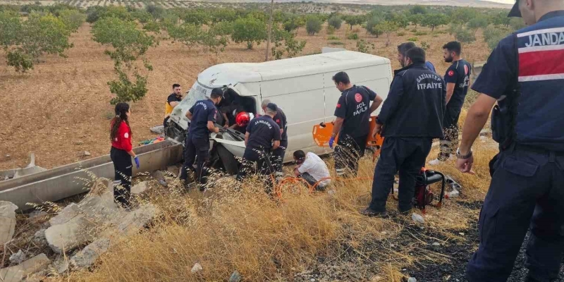 Gaziantep’te kamyonet şarampole uçtu: 2 ağır yaralı