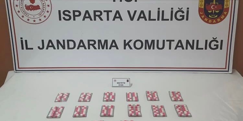Isparta’da yol kontrolünde durdurulan araçta uyuşturucu hap ele geçirildi