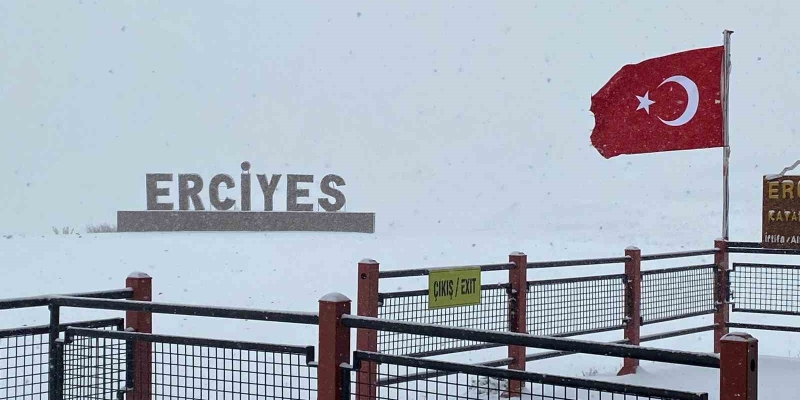 Erciyes beyaza büründü
