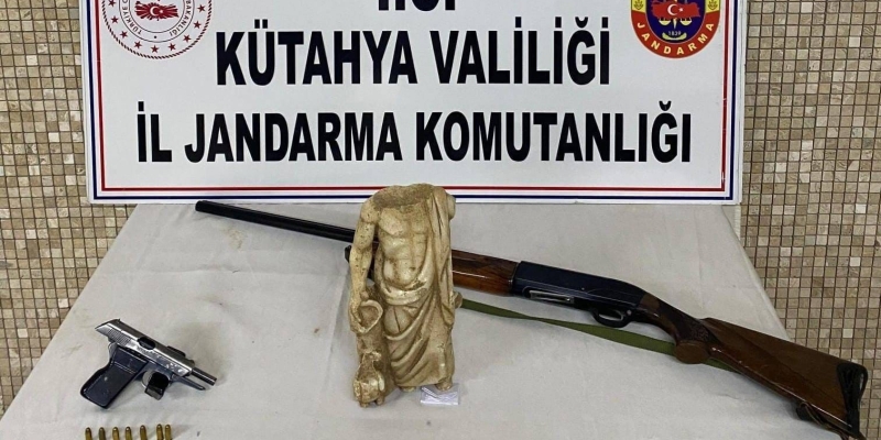 Kütahya’da tarihi eser operasyonu: Milattan önce 5. yüzyıla ait heykel ele geçirildi