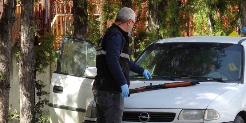 Belediye personeli aracında silahla vurulmuş olarak bulundu