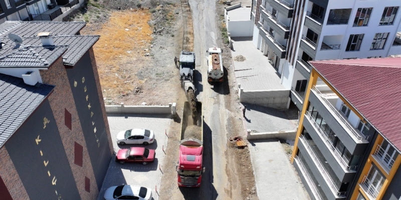 Gölbaşı Belediyesi ilçedeki asfalt serim çalışmalarını sürdürüyor
