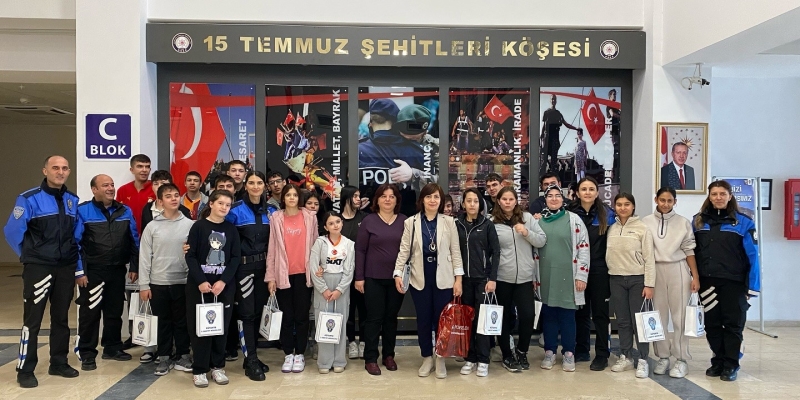 Özel kalplerden Kütahya İl Emniyet Müdürlüğü’ne anlamlı ziyaret