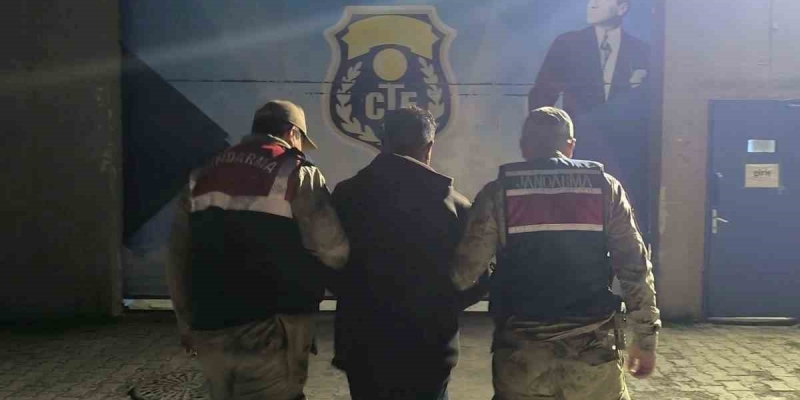 Dolandırıcılıktan aranıyordu Kars’ta jandarma yakaladı