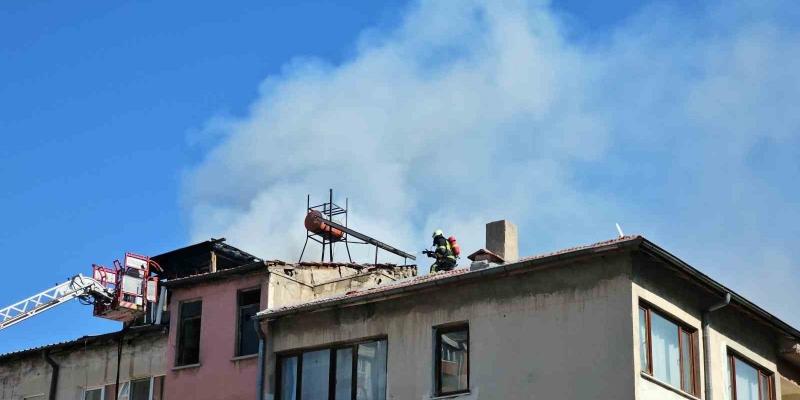 Sobayı yakmak isterken evi yaktı