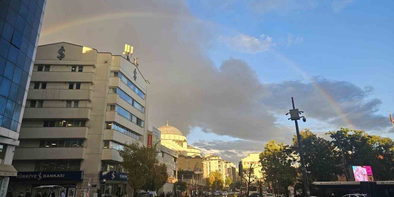 Elazığ’da gökkuşağı görsel şölen sundu