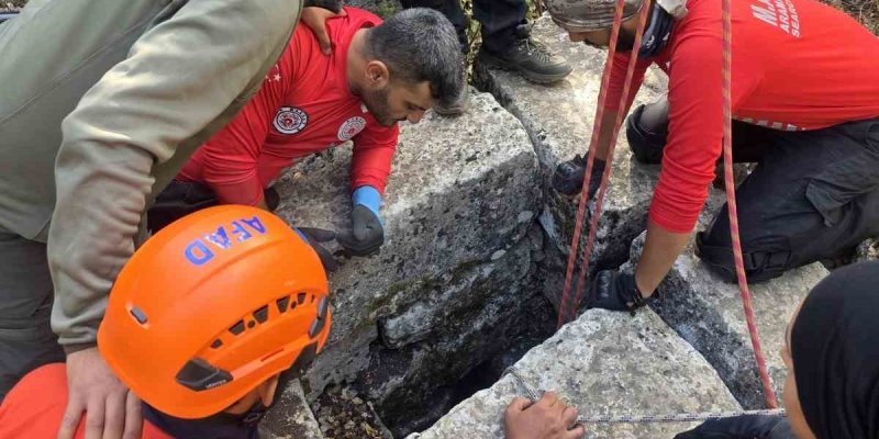 Antalya’da su kuyusu ve sarnıçlarda çöp topladılar