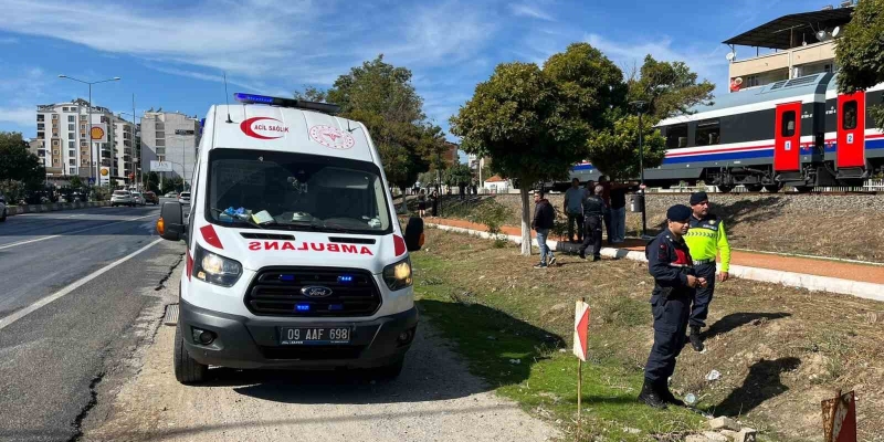 İncirliova’da trenin çarptığı yaşlı kadın ağır yaralandı