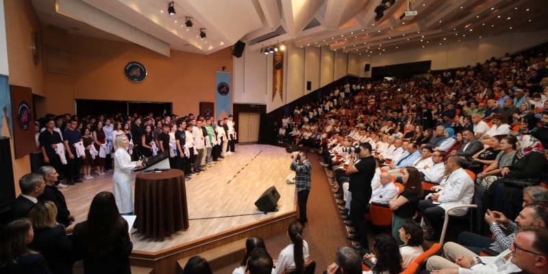 Akdeniz Üniversitesi’nde ’’Beyaz Önlük Giyme Töreni’’ gerçekleştirildi