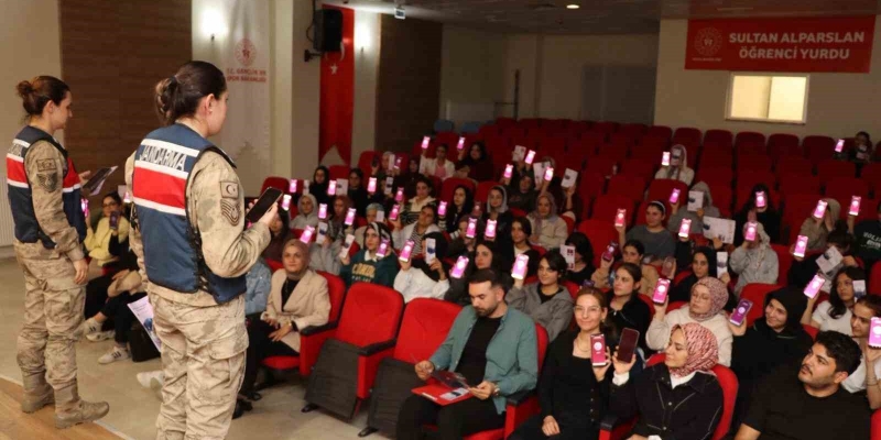 Muş’ta 160 üniversite öğrencisine KADES uygulaması anlatıldı