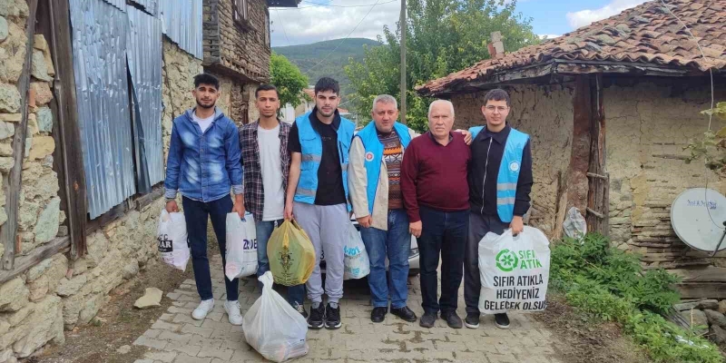 Köpenez köyündeki evleri yanan ailelere yardım eli