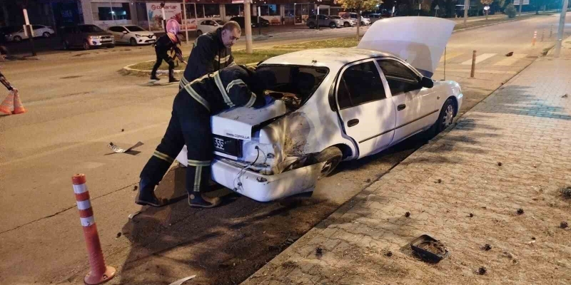 Erzincan’da iki otomobil çarpıştı, 1 kişi yaralandı