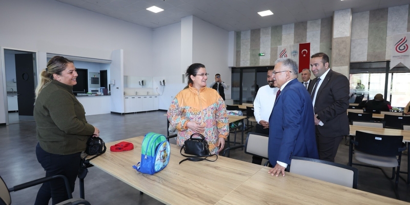 Başkan Büyükkılıç; Engelsiz Yaşam Merkezi’ni ziyaret etti