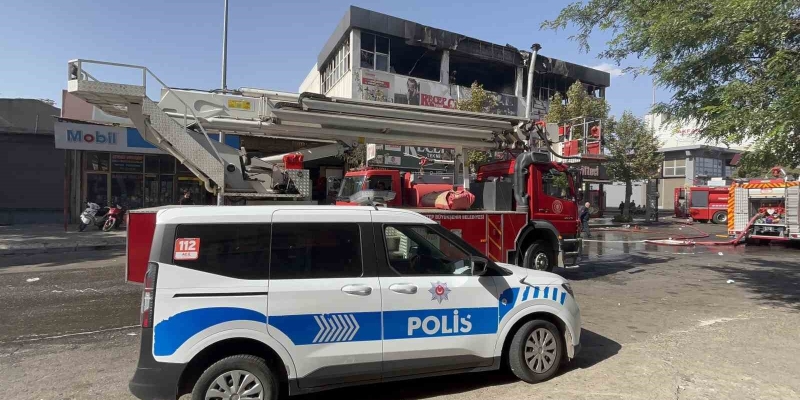 Gaziantep’te iş yerinde çıkan yangını itfaiye söndürdü