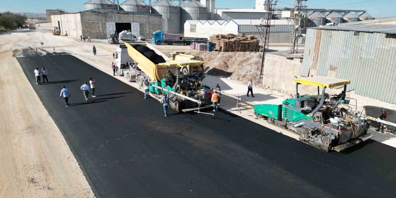 Büyükşehir Belediyesi kentteki yol ihtiyacını gideriyor