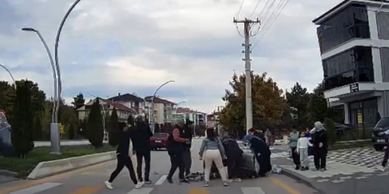 Bolu’da bir otomobil yaya geçidinde 4 yaşındaki çocuğa böyle çarptı: O anlar kamerada