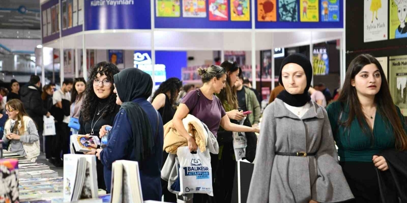 Balıkesir Kitap Fuarı’nı ilk iki günde 35 bin kişi ziyaret etti