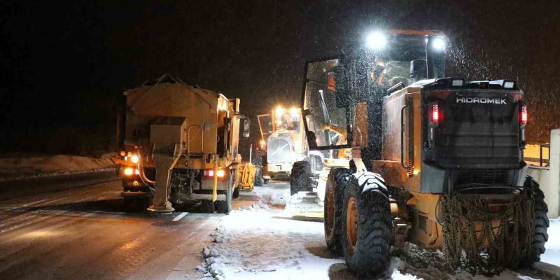 Erzincan’da ekim ayında kar ve tipi geçitlerde ulaşımı aksattı