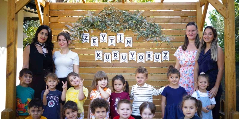 Ekiplerin topladığı zeytinleri minikler işledi