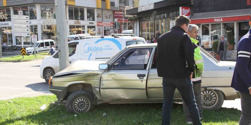 Samsun’da otomobil ile motosiklet çarpıştı: 2 yaralı