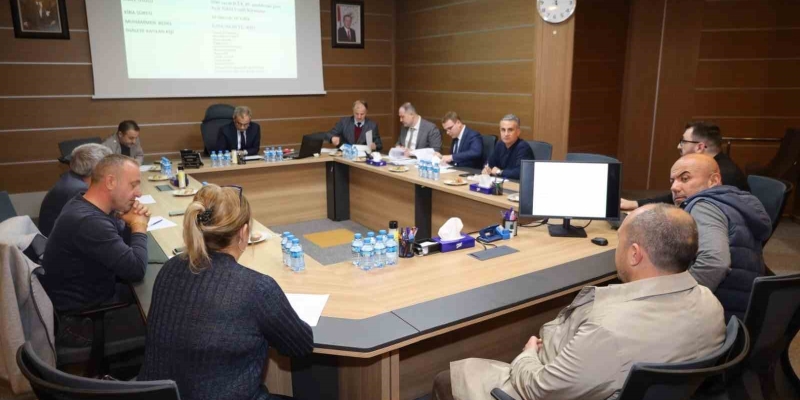 Kurallara uymayan sürücü ve tarihi geçmiş ürün satan marketçilere ceza