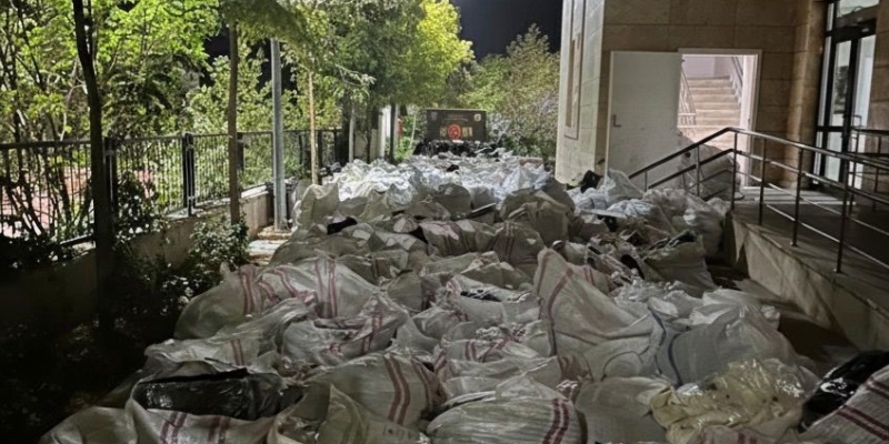 Silopi’de 32 milyon liralık gümrük kaçağı ürün ele geçirildi