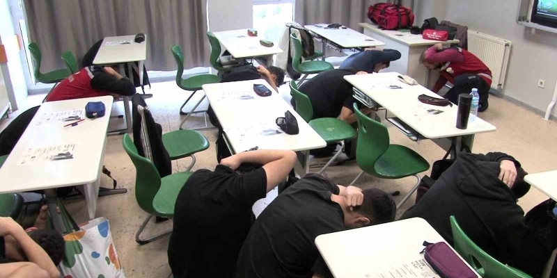 Okullarda afet alarmı: 3 milyon öğrenci aynı anda tatbikat yaptı