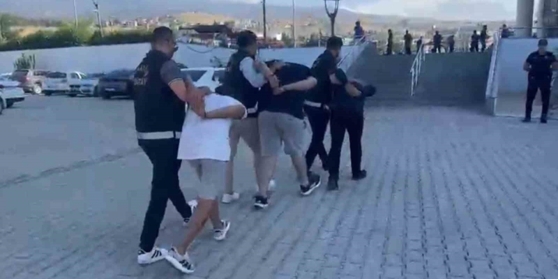 Arsuz’da kasten yaralama olayı şüphelisi 4 kişi yakalandı