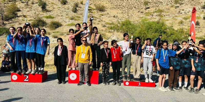 Hakkari’de Okul Sporları Kros Yarışları yapıldı