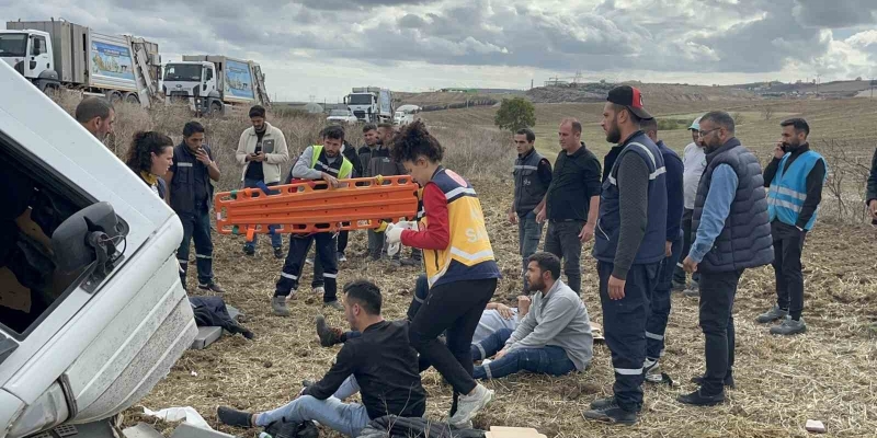 Tekirdağ’da can pazarı: Çöp kamyonu metrelerce yüksekten şarampole uçtu, 3 işçi yaralandı