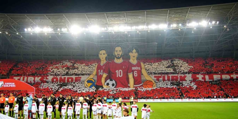 Filistinli çocuklar, milli futbolcularla birlikte seremoniye çıktı