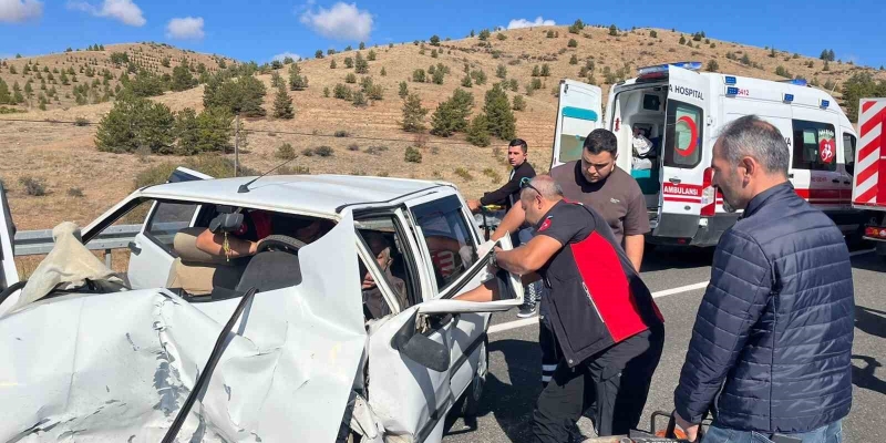 Kazada ağır yaralanan sürücü hastanede hayatını kaybetti