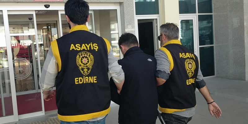 Elini kesen hırsızı kan izleri ele verdi