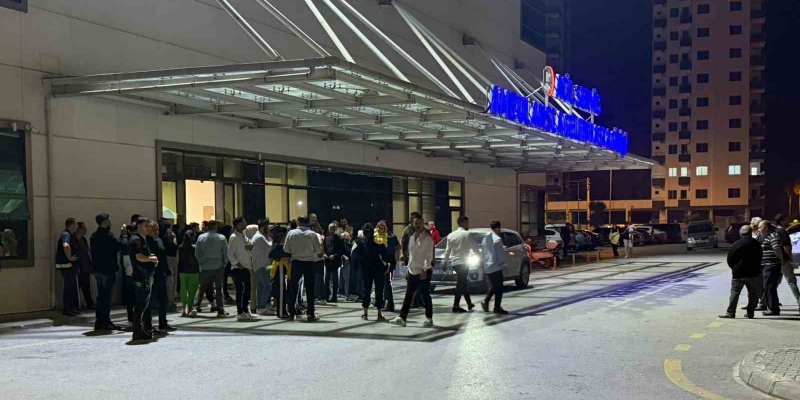 Düğün salonu önünde babasıyla tartışan şahıslara ateş etti: 5 yaralı