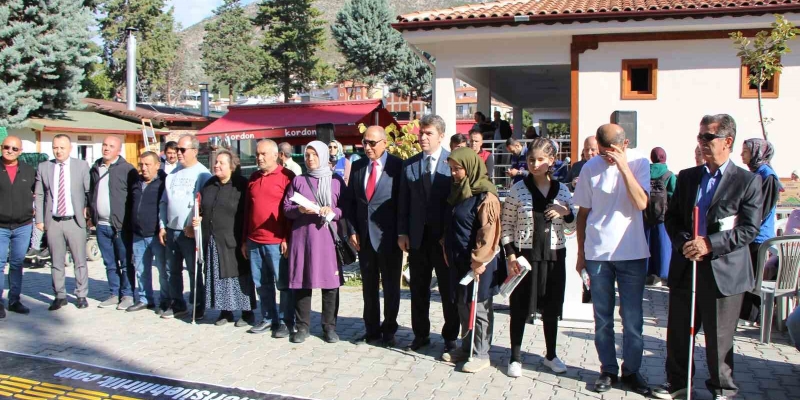 Amasya’da görme engellilere beyaz baston dağıtıldı